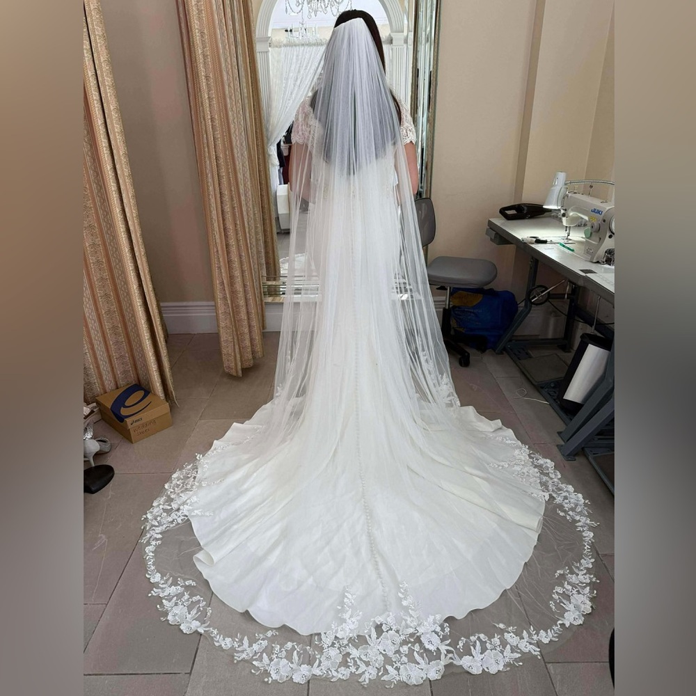 Timeless 90” Lace Appliqué Veil